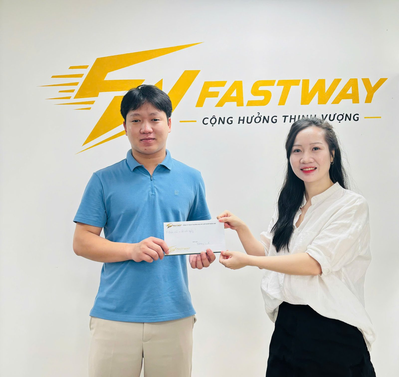 Trao thưởng nhân viên FASTWAY999